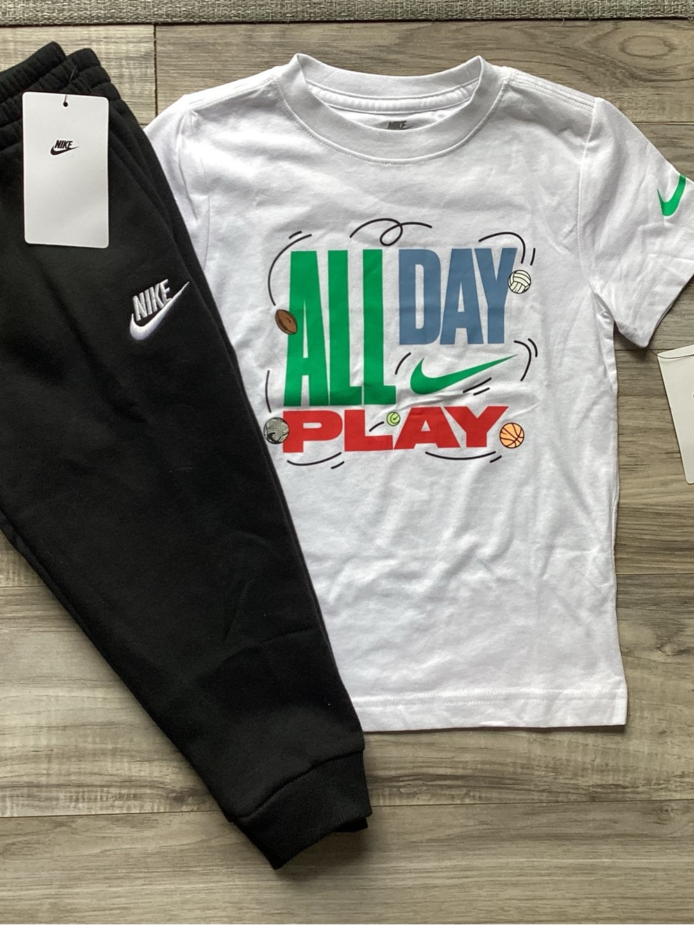 Nike boys Tee & Black Joggers outfit size 4/4T(NWT) ~PRICE FIRM, NO OFFERS~
